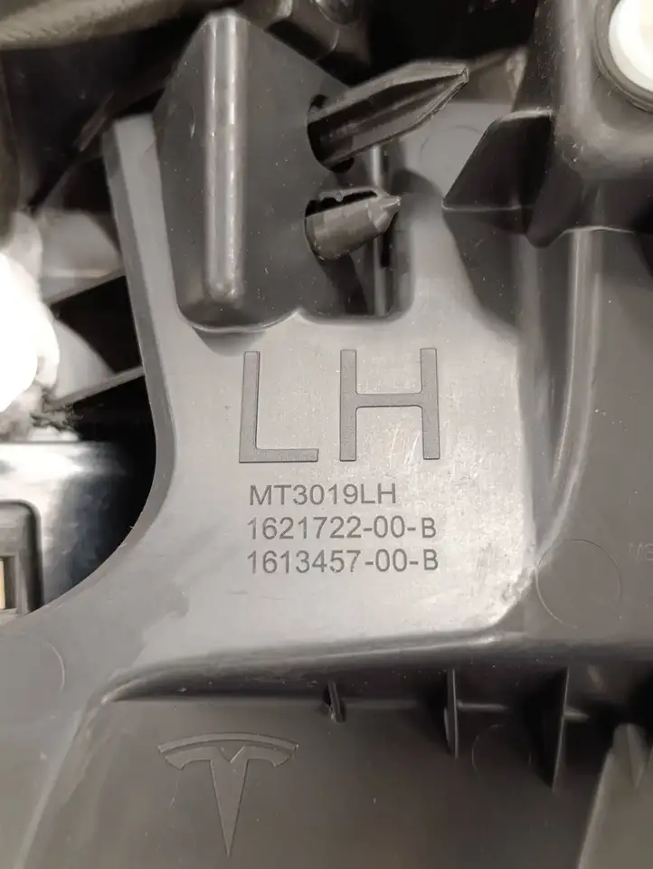 Tesla Model S (2021 - ) 160651311C Нижняя боковая отделка заднего сиденья — фото 8