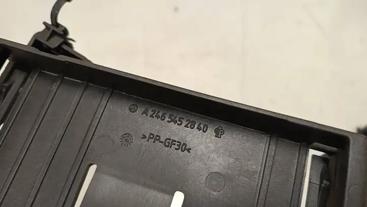Mercedes-Benz A W176 (2012 - 2018) A2465452840 Кронштейн блока Bluetooth — фото 2