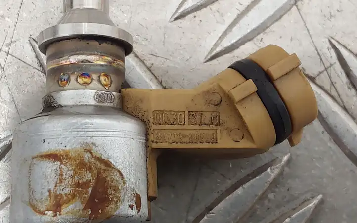Toyota RAV 4 (XA40) (2012 - 2018) 2371026010 Форсунка FAP — фото 3