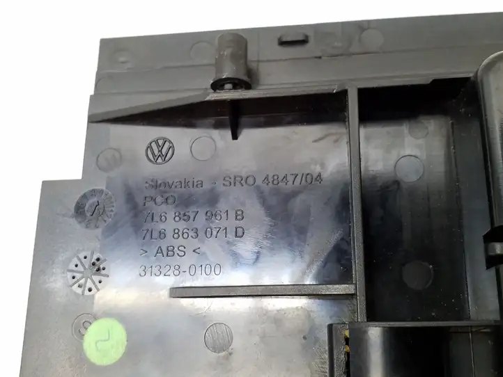 Volkswagen Touareg I (2002 - 2010) 7L6857961B Передняя пепельница — фото 6