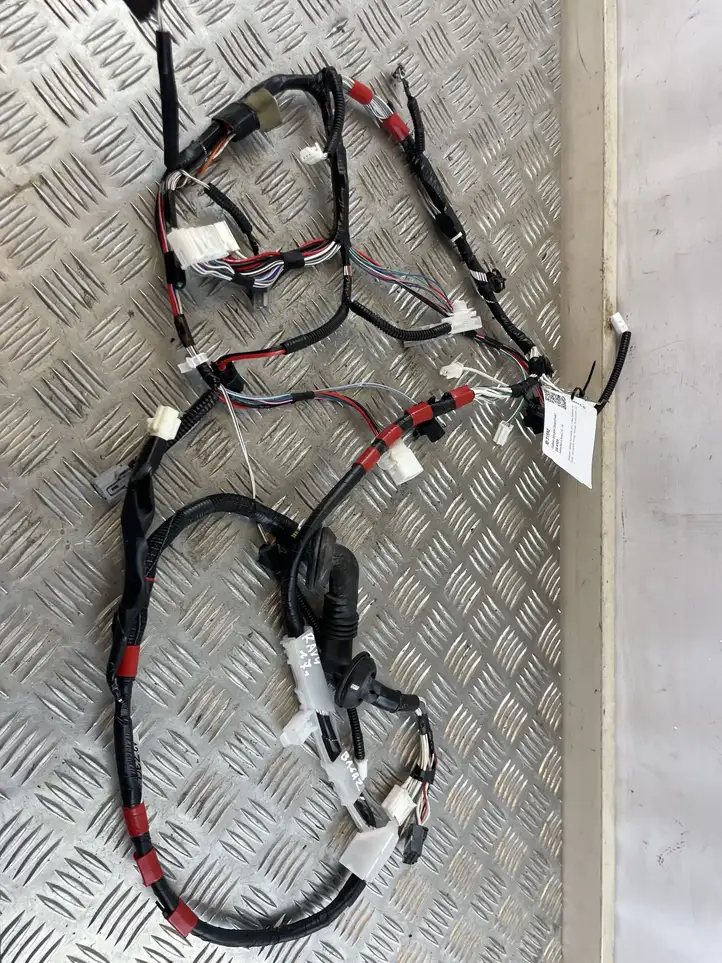 Toyota RAV 4 (XA40) (2012 - 2018) 82184 Жгут проводов крышки багажника — фото 2