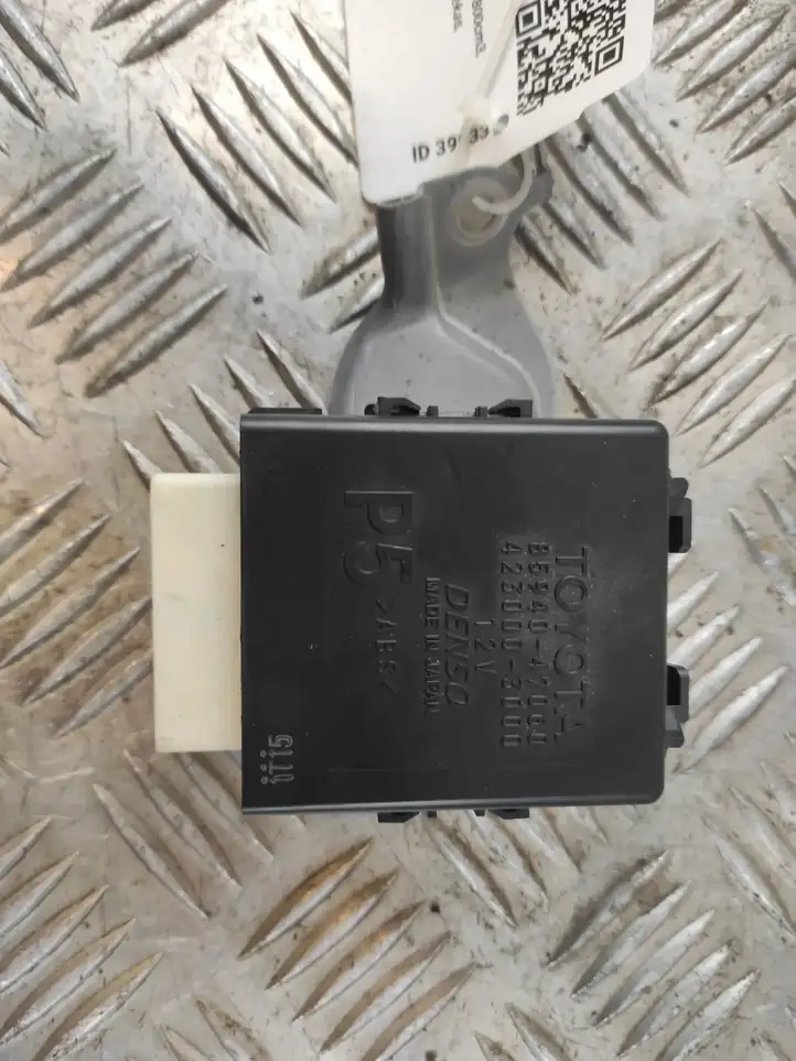Toyota Prius (XW50) (2015 - ) 8594047060 Реле стеклоочистителей — фото 2