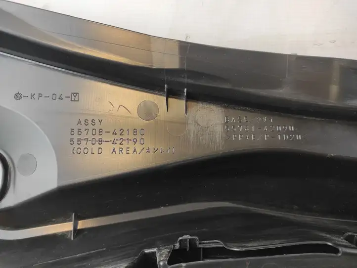 Toyota RAV 4 (XA40) (2012 - 2018) 5575142030 Жабо стеклоочистителей — фото 3