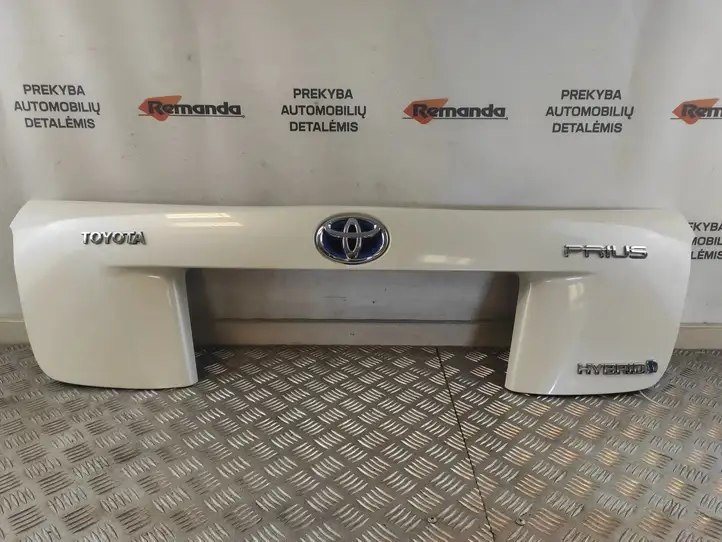 Toyota Prius (XW50) (2015 - ) Подсветка номера — фото 1