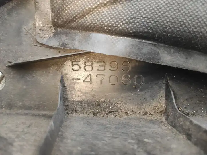 Toyota Prius Prime (2017 - ) 5839847060 Защита заднего бампера — фото 3