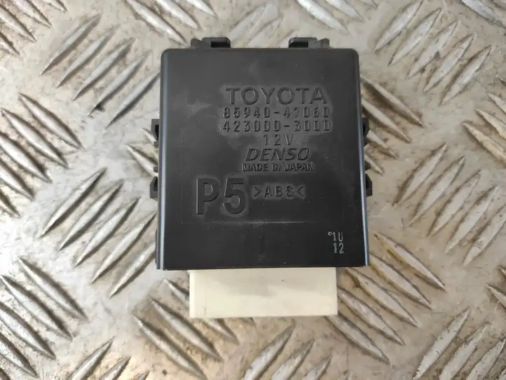 Toyota Prius Prime (2017 - ) 8594047060 Реле стеклоочистителей — фото 3