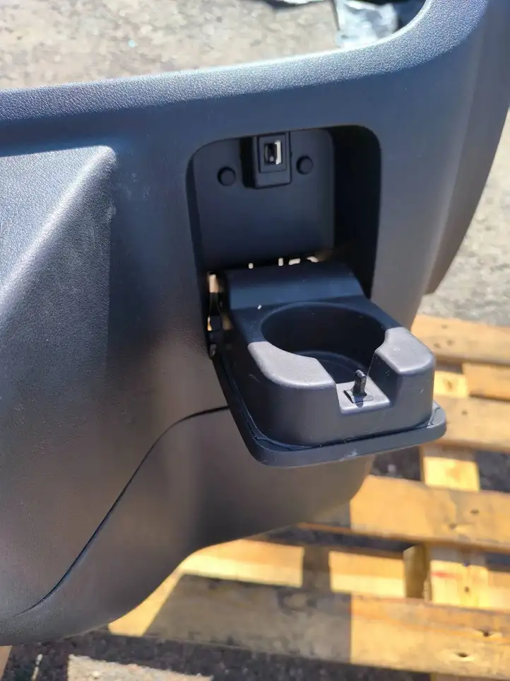 Opel Vivaro (2014 - 2018) 969108105R Центральная отделка панели приборов — фото 1