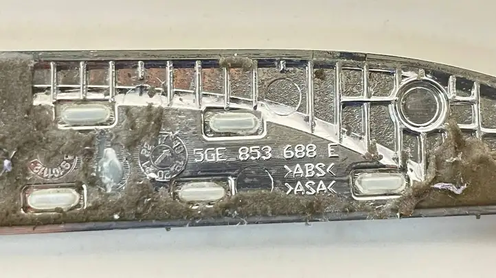 Volkswagen Golf VII (2013 - 2019) 5GE853688E Эмблема модели — фото 3