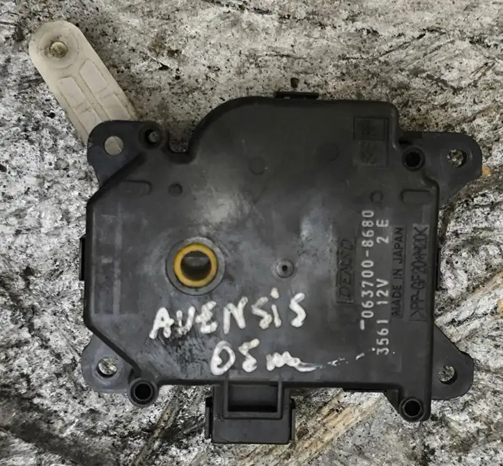 Toyota Avensis T250 (2003 - 2006) Двигатель задвижки потока воздуха — фото 1