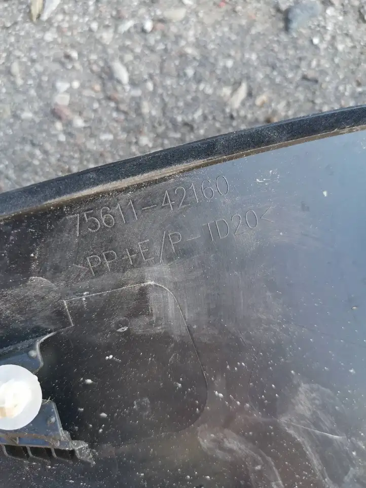 Toyota bZ4X (2021 - ) 7561142160 Молдинг крыла — фото 3