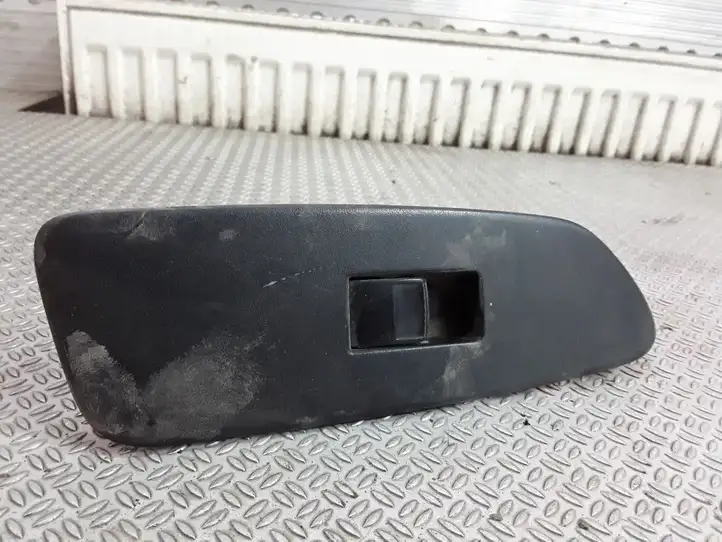 Toyota Auris 150 (2006 - 2012) Кнопка стеклоподъемников — фото 1