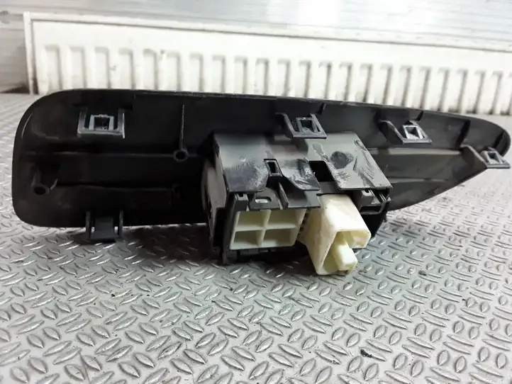 Toyota Auris 150 (2006 - 2012) Кнопка стеклоподъемников — фото 2