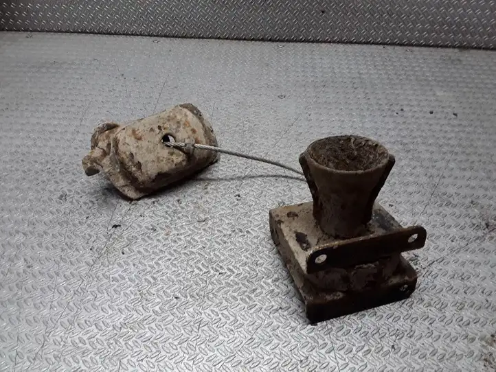 Kia Sorento (2002 - 2006) Механизм подъема — фото 2