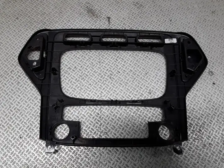 Ford Mondeo MK IV (2007 - 2014) Отделка магнитолы — фото 2