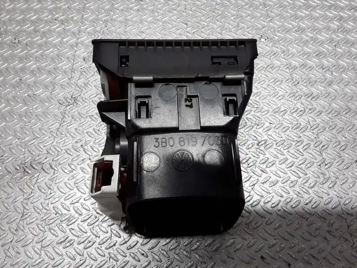 Volkswagen PASSAT B5.5 (2001 - 2005) 3B0819703D Боковой воздушный дефлектор — фото 2