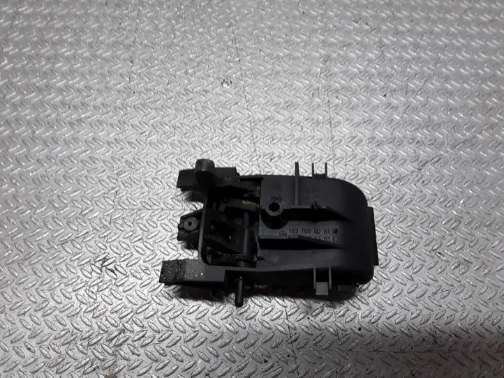 Mercedes-Benz ML W163 (1997 - 2005) 1637600061 Внутренняя ручка двери багажника — фото 2