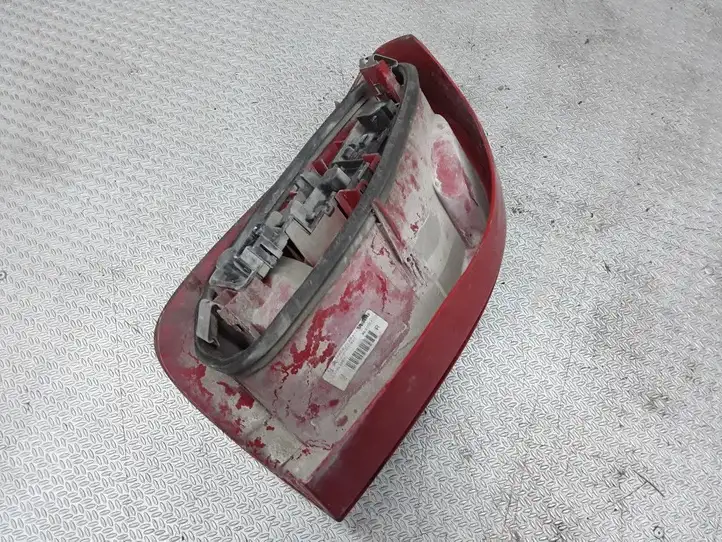 Citroen Xsara Picasso (1999 - 2012) 9631563980 Задний фонарь в кузове — фото 2