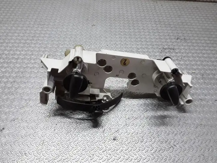 Toyota Yaris Verso (1999 - 2005) Блок управления климат-контролем — фото 1