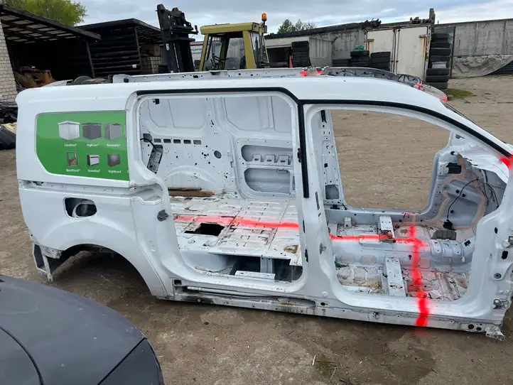 Ford Connect Боковина кузова — фото 1