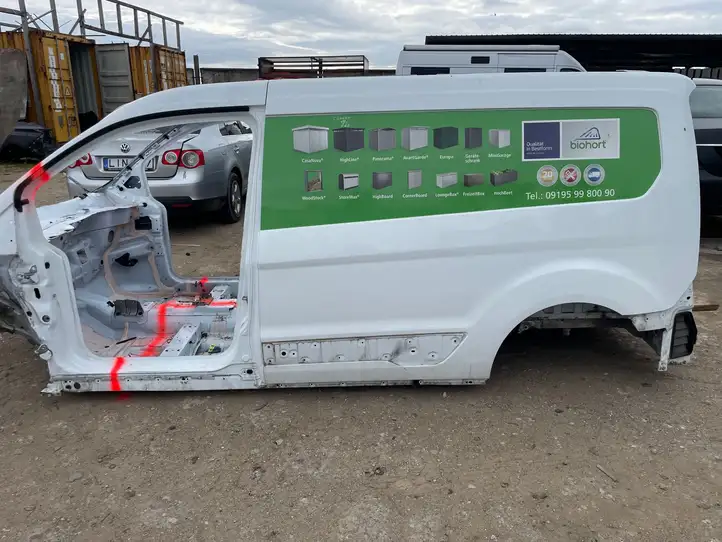 Ford Connect Боковина кузова — фото 1