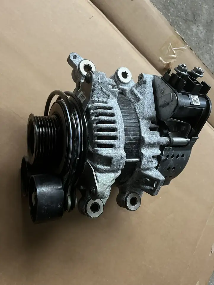 Volvo XC90 (2019 - ) 32137503 Генератор — фото 6