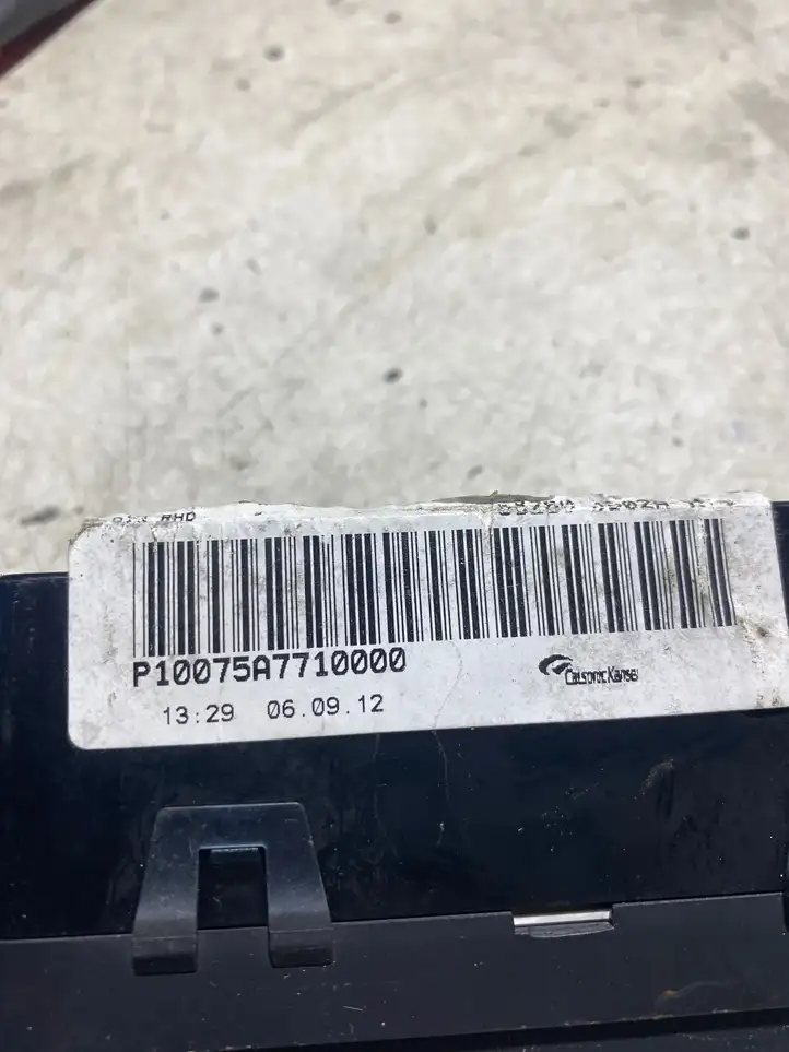 Nissan Qashqai (2006 - 2010) P10075A7710000 Реле предупреждения об ремнях безопасности — фото 4