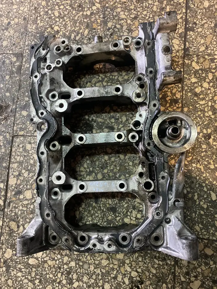 Mazda 6 (2012 - 2015) SH0110382S5209 Крышка коленчатого вала — фото 2