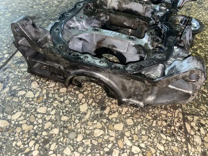 Mazda 6 (2012 - 2015) SH0110382S5209 Крышка коленчатого вала — фото 4