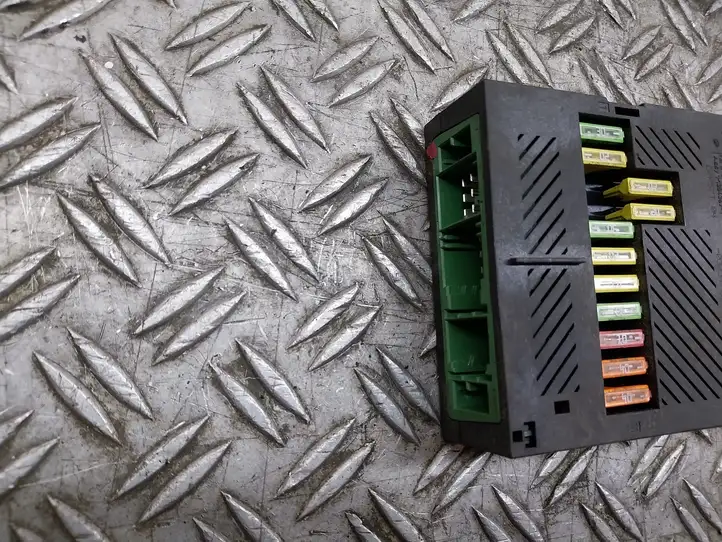 BMW 7 E65 E66 (2001 - 2008) Блок предохранителей — фото 3