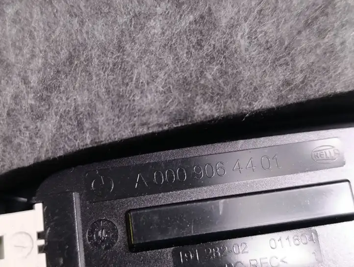 Mercedes-Benz EQC (2018 - ) A2936909000 Верхняя обшивка стойки D — фото 4