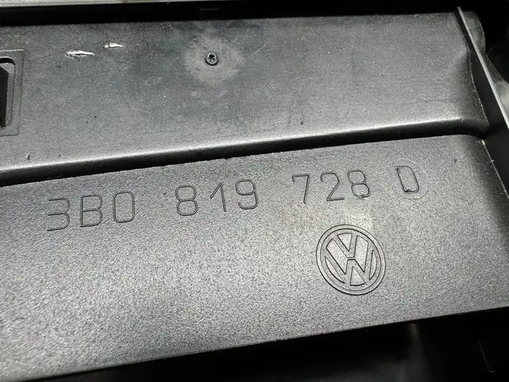 Volkswagen PASSAT B5.5 (2001 - 2005) 3B0819728D Центральный воздушный дефлектор — фото 4
