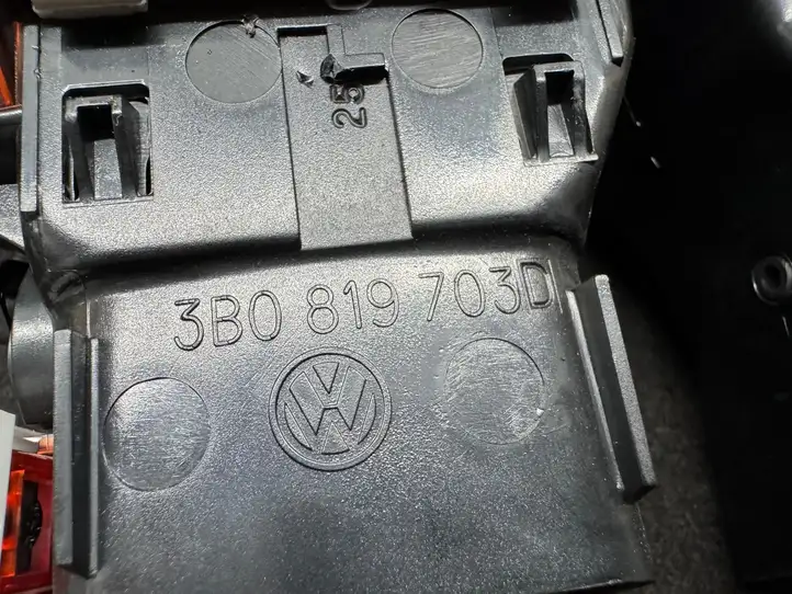 Volkswagen PASSAT B5.5 (2001 - 2005) 3B0819728D Центральный воздушный дефлектор — фото 6
