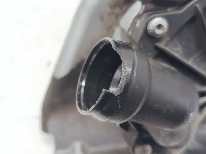 Volkswagen Jetta VI (2011 - 2018) 04E131085C Насос вторичного воздуха — фото 2
