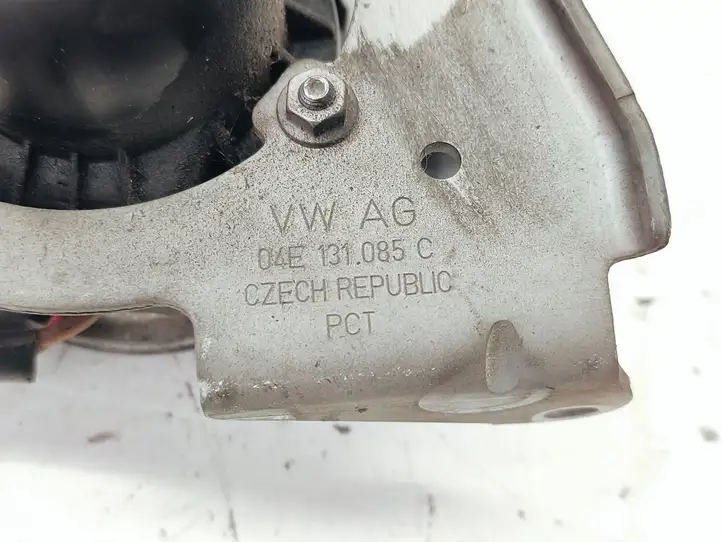 Volkswagen Jetta VI (2011 - 2018) 04E131085C Насос вторичного воздуха — фото 6