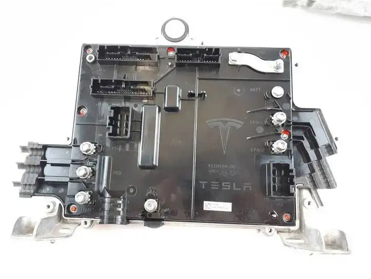 Tesla Model 3 (2017 - 2023) 111818272H Блок управления пневмоподвеской — фото 5