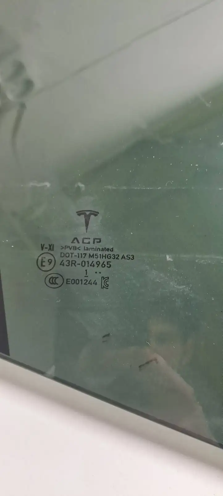 Tesla Model X (2021 - ) 161145100D Заднее стекло — фото 2