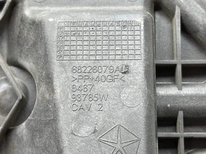 Chrysler Pacifica (2016 - ) 68226079AD Площадка аккумулятора — фото 6