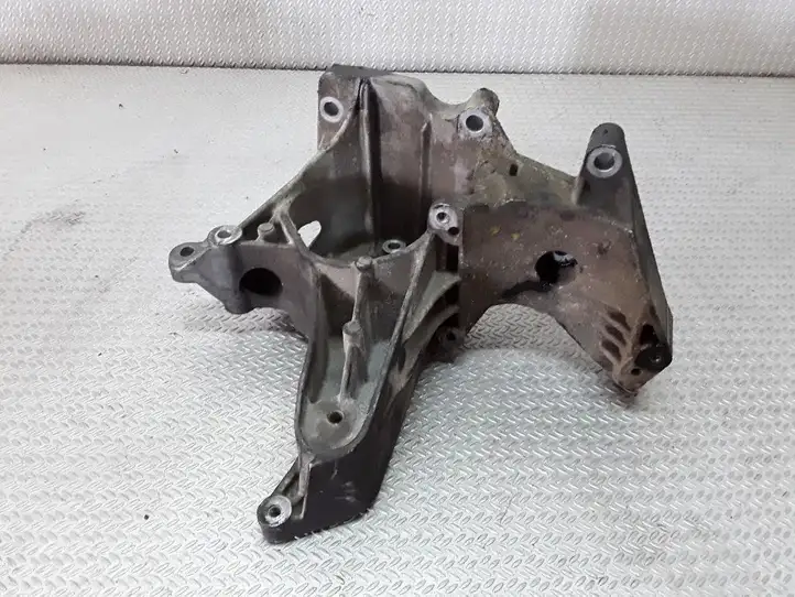 Renault Scenic I (1996 - 2003) 7700113574 Кронштейн генератора — фото 3