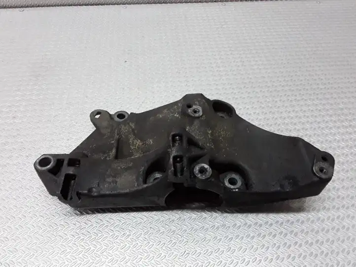 Renault Megane II (2002 - 2005) 8200100148 Кронштейн генератора — фото 1