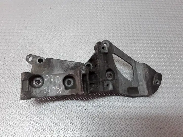 Renault Clio II (2001 - 2005) 8200279705 Кронштейн генератора — фото 1