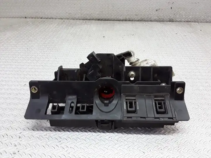 Audi A6 S6 C5 4B (1997 - 2001) 8D9827565H Ручка крышки багажника — фото 1