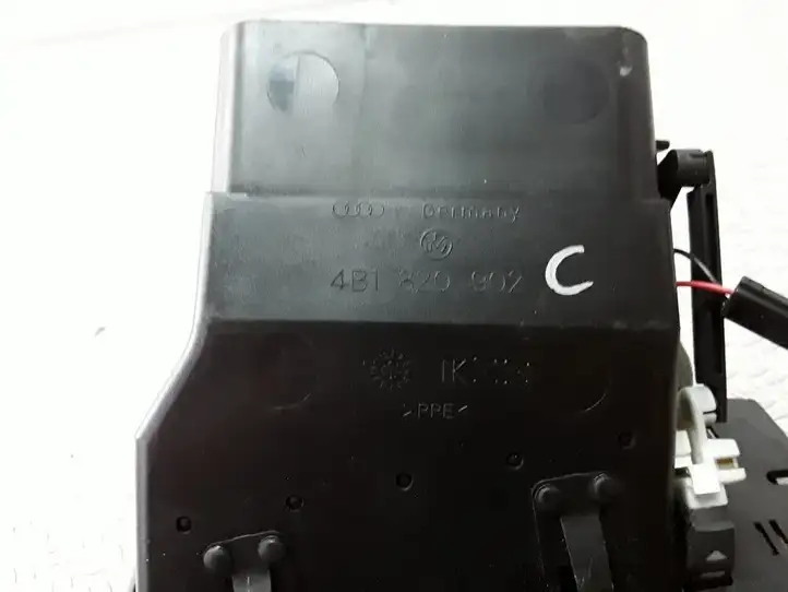 Audi A6 S6 C5 4B (1997 - 2001) 4B1820902 Боковой воздушный дефлектор — фото 3