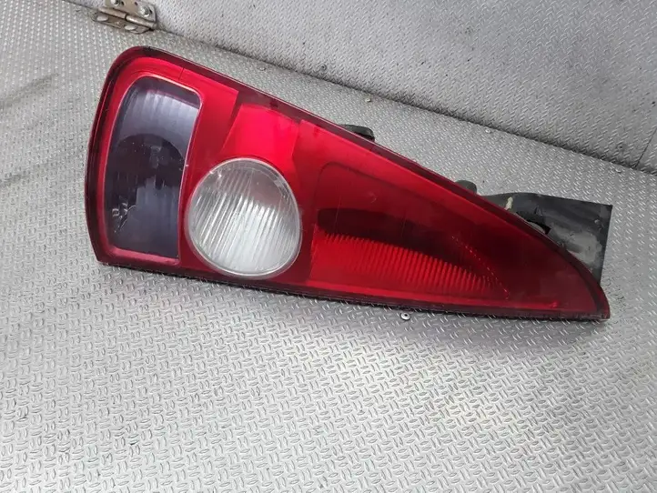 Renault Espace - Grand espace IV (2004 - 2014) 8200027153 Задний фонарь в кузове — фото 1