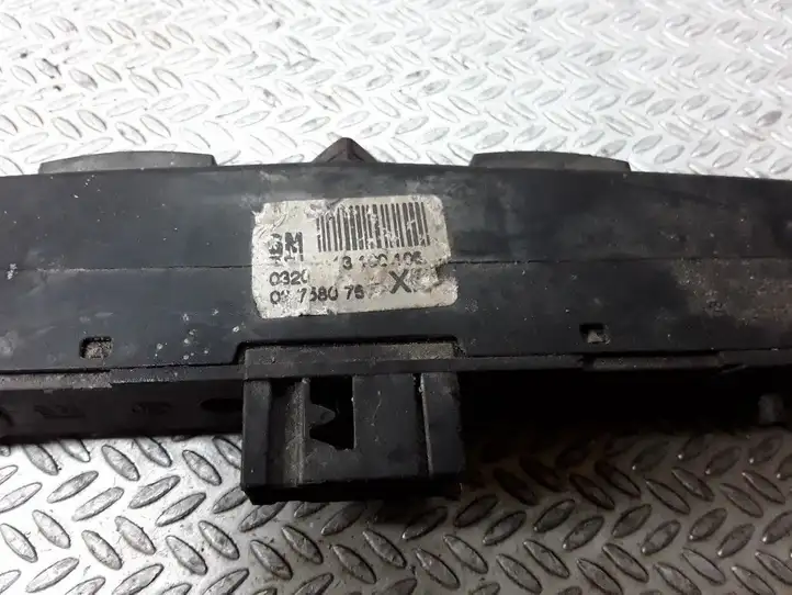 Opel Astra H (2004 - 2009) 03758075 Включатель аварийных фонарей — фото 2