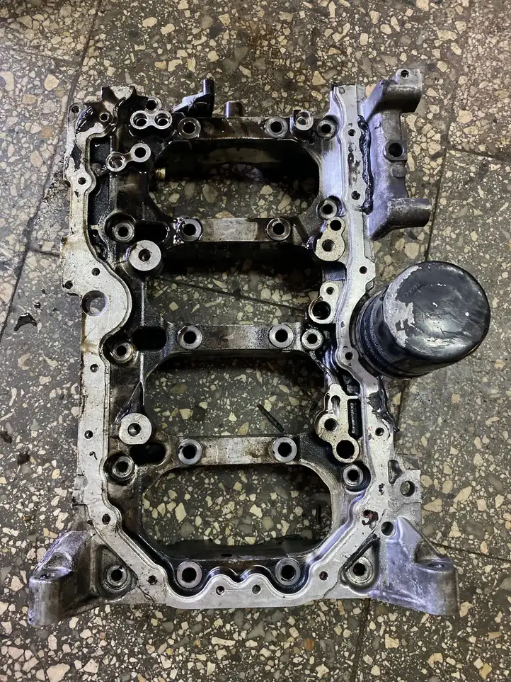 Mazda 6 (2012 - 2015) SH0110382 Крышка коленчатого вала — фото 1