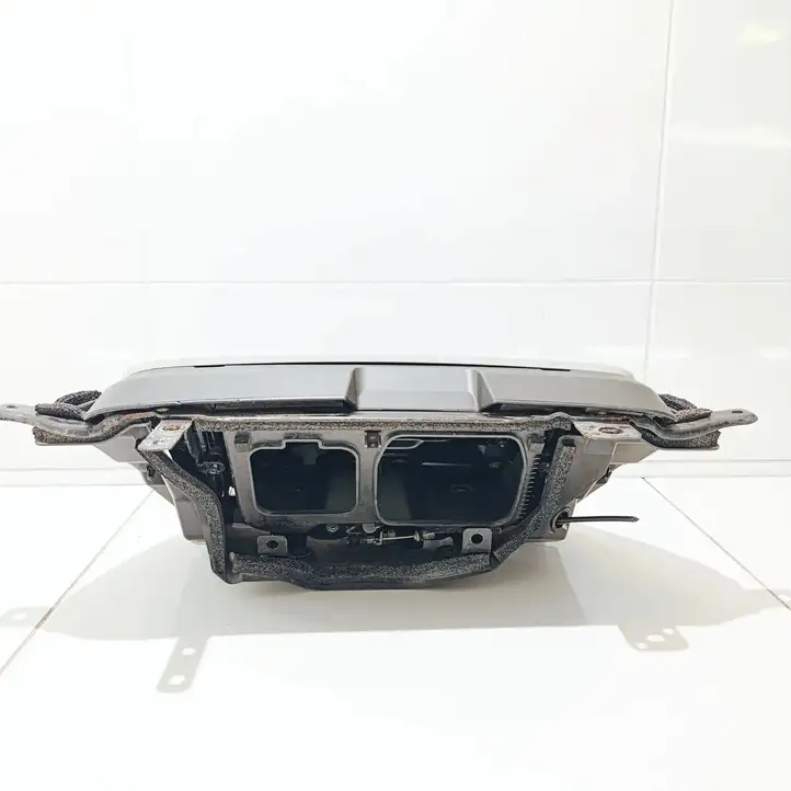 Nissan Leaf I (ZE0) (2010 - 2017) 657303NA1A Крышка зарядного разъема — фото 3