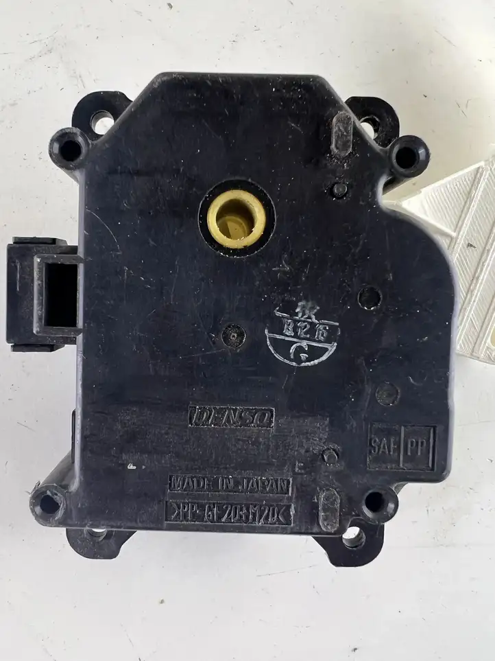 Toyota Corolla Verso AR10 (2004 - 2009) 0637008930 Двигатель задвижки потока воздуха — фото 3