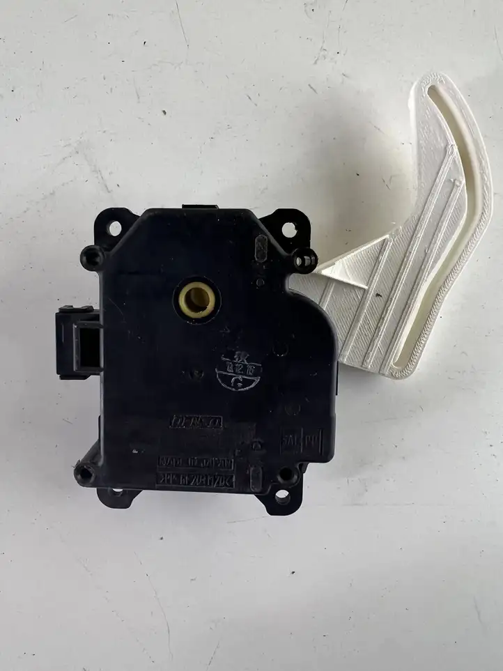 Toyota Corolla Verso AR10 (2004 - 2009) 0637008930 Двигатель задвижки потока воздуха — фото 5