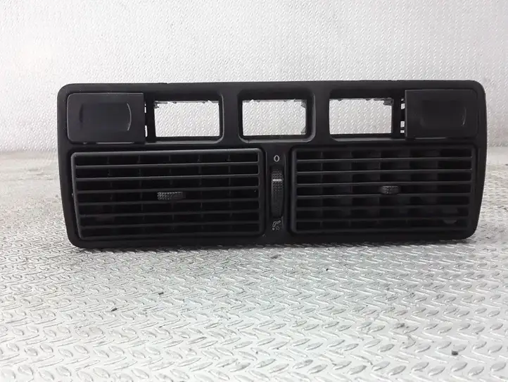 Volkswagen Golf IV (1998 - 2005) 1J0819728C Центральный воздушный дефлектор — фото 1