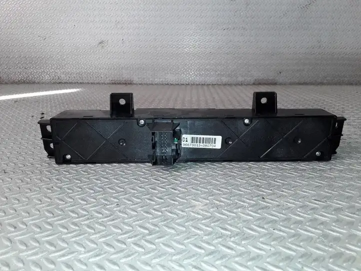 Opel Antara (2006 - 2011) 96673013 Включатель аварийных фонарей — фото 2